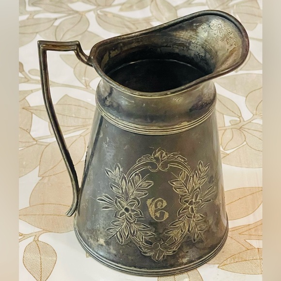 Antique Middletown Plate Co. Creamer - Pattern
729 - Silverplate - c.1900 - Picture 1 of 7